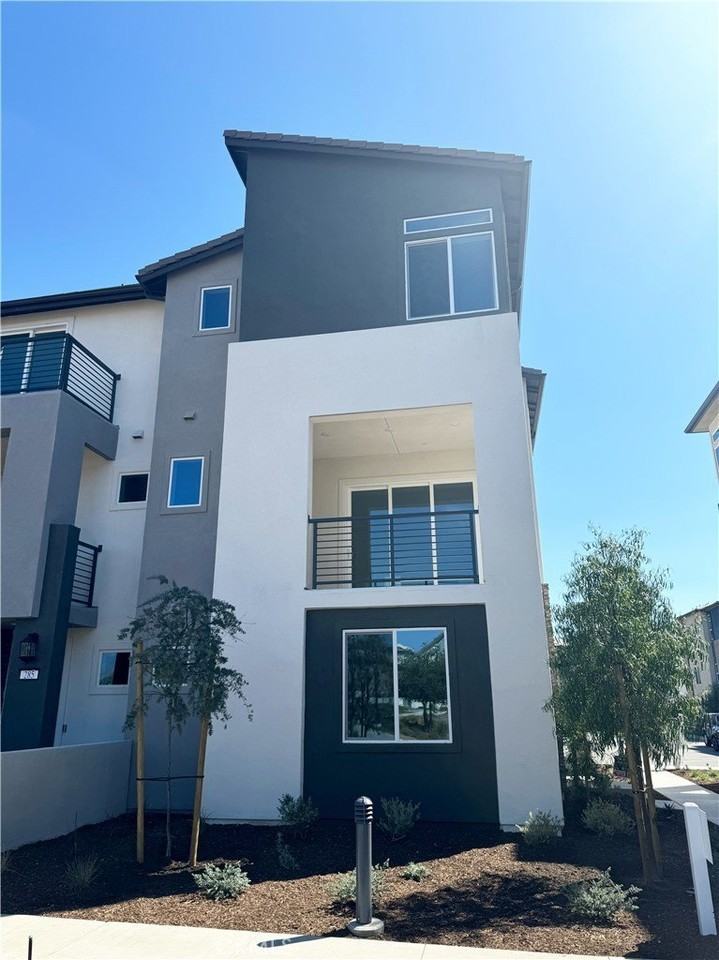 283 Lynx - Photo 2 of 28