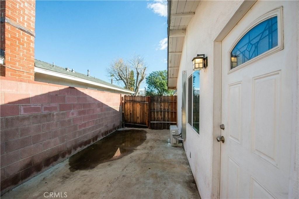 7431 Kentland Ave - Photo 5 of 20