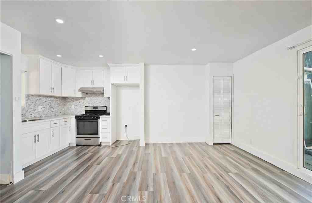 7431 Kentland Ave - Photo 6 of 20