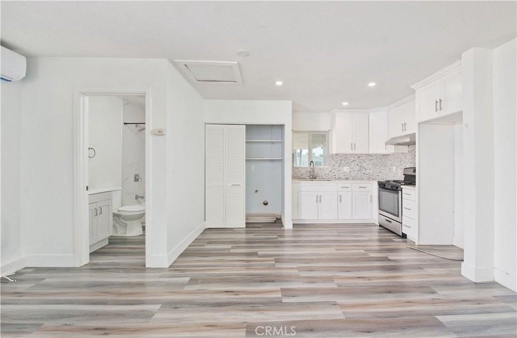 7431 Kentland Ave - Photo 7 of 20