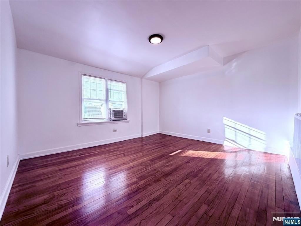 33 Homestead Pl 2nd Fl - Photo 3 of 8