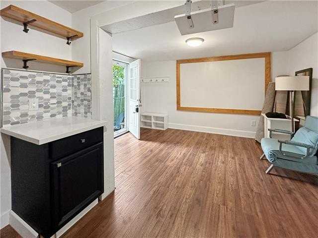 2229 Saint Andrew St #B - Photo 2 of 9