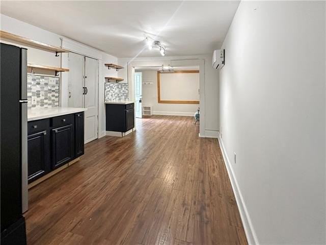 2229 Saint Andrew St #B - Photo 3 of 9