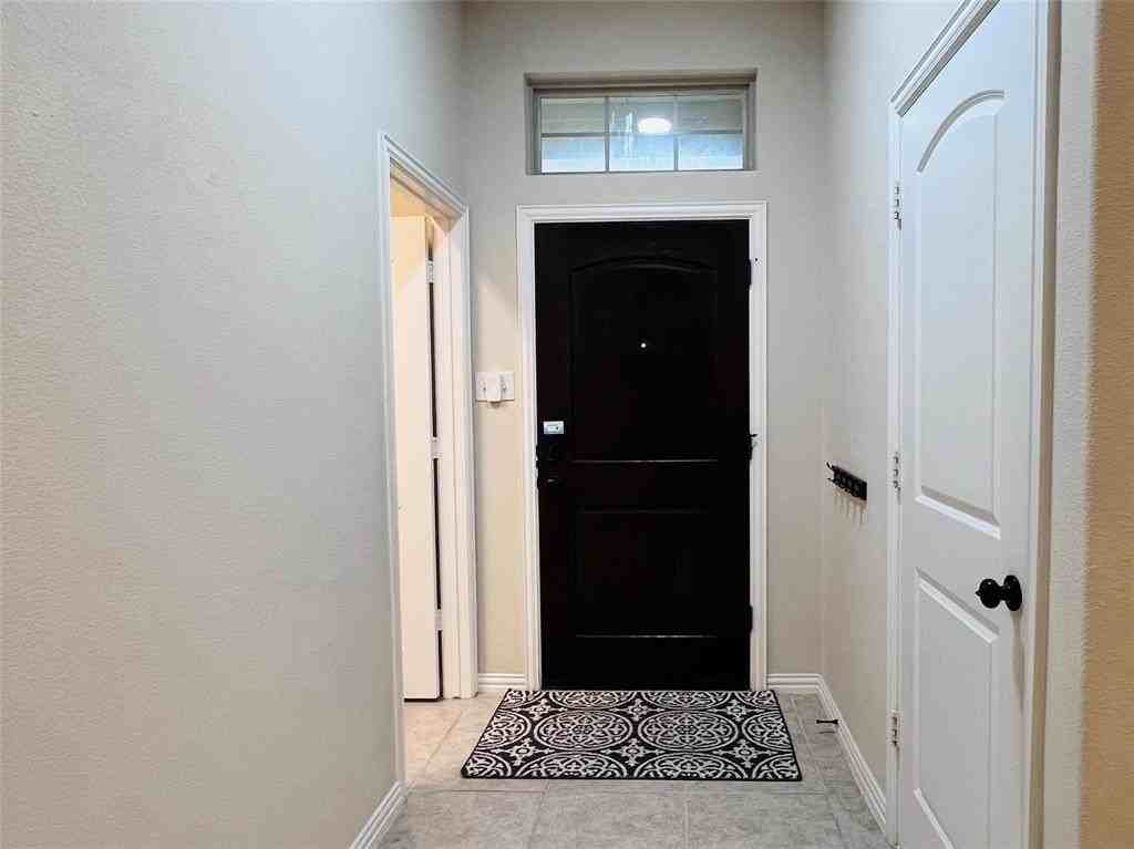 409 Spring Creek Dr - Photo 3 of 18