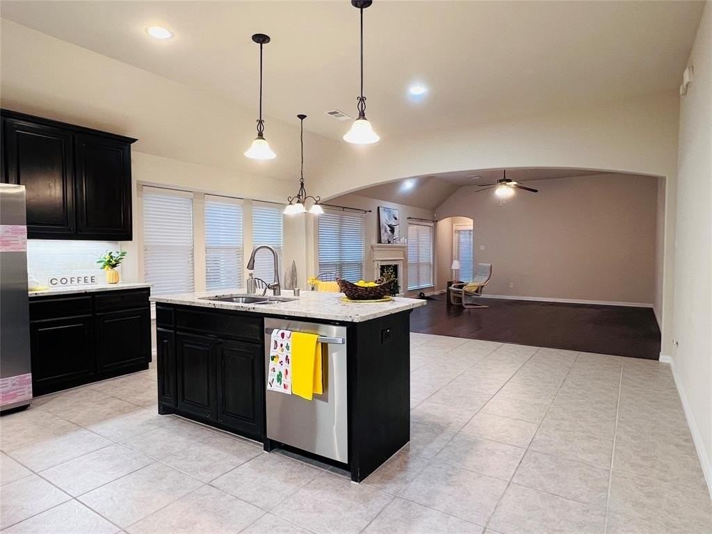 409 Spring Creek Dr - Photo 4 of 18