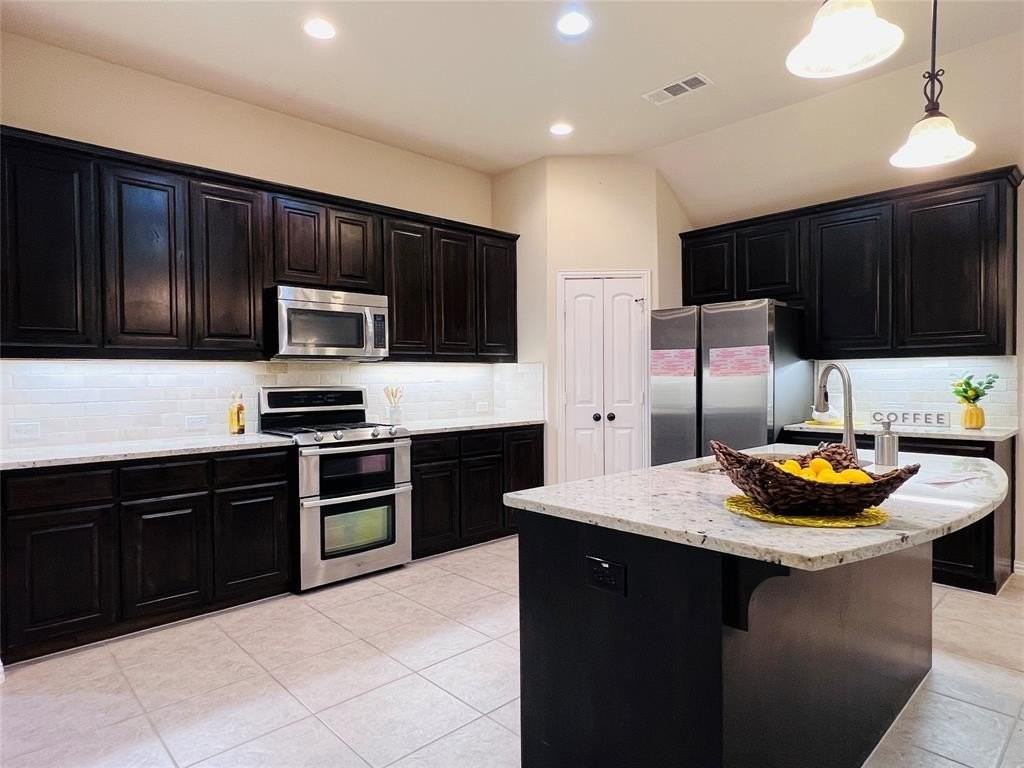 409 Spring Creek Dr - Photo 6 of 18