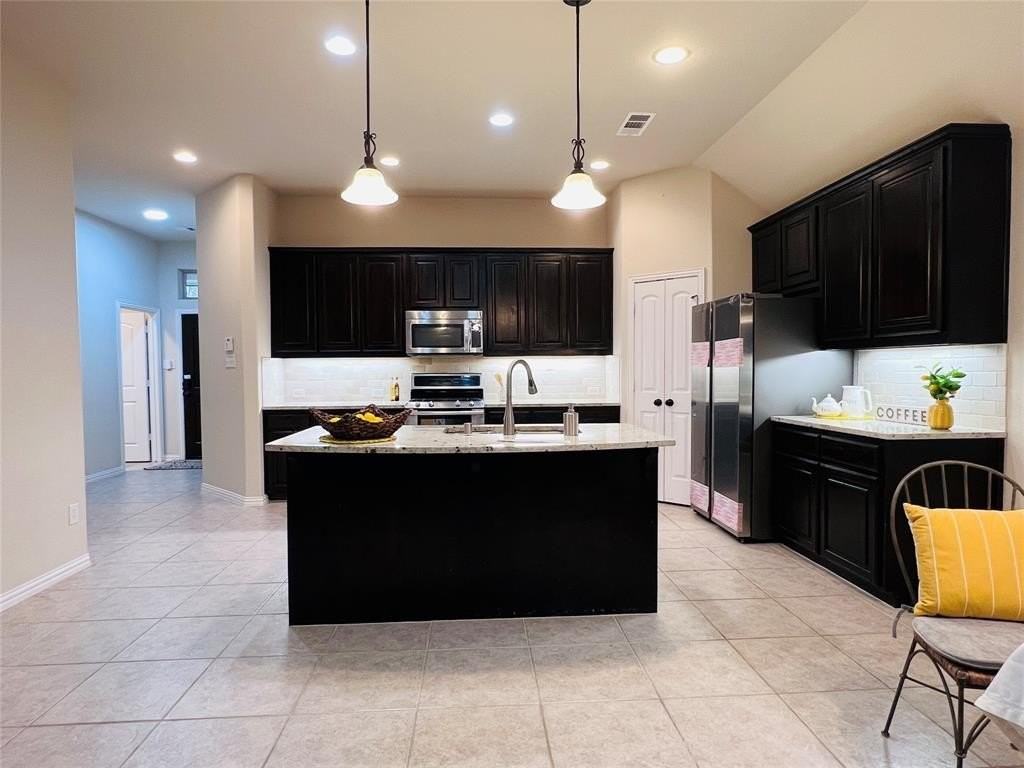 409 Spring Creek Dr - Photo 7 of 18