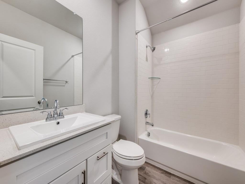 930 Waterview Dr - Photo 5 of 17