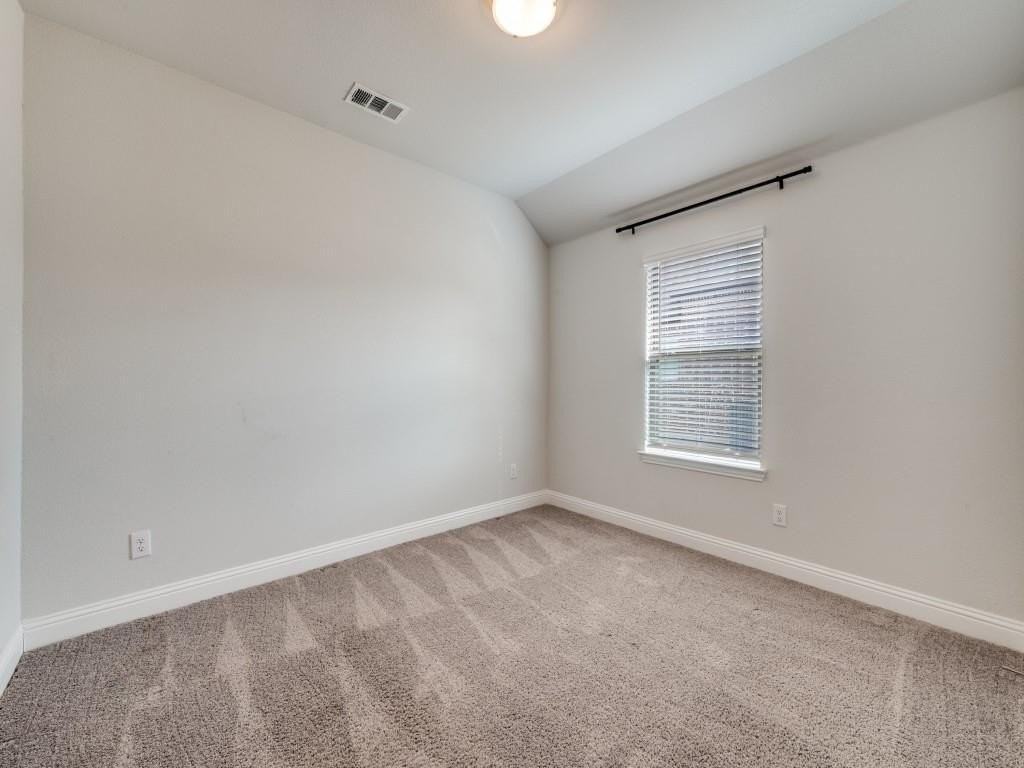 930 Waterview Dr - Photo 7 of 17