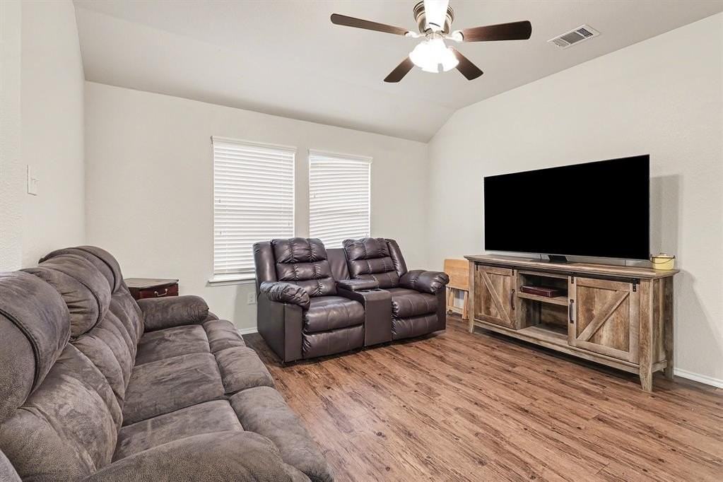 101 Pony Ct - Photo 4 of 19