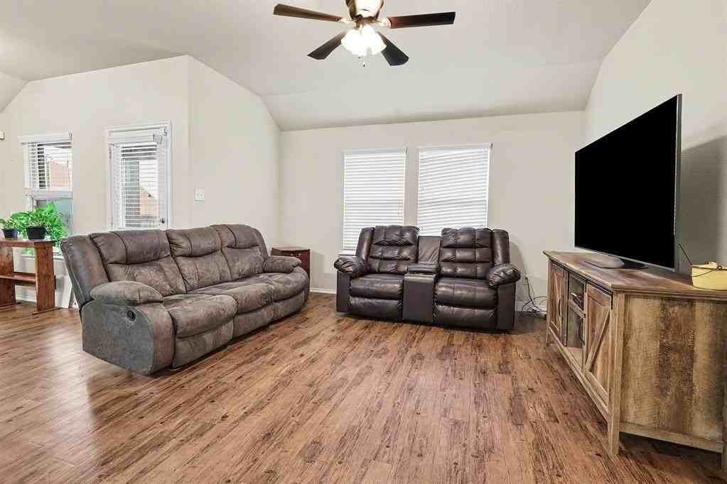 101 Pony Ct - Photo 5 of 19