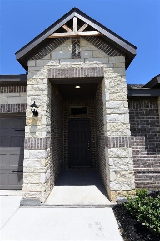 4713 Avion Dr - Photo 2 of 12