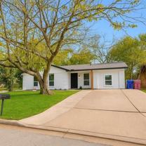 219 Lynn St - Photo 1 of 1