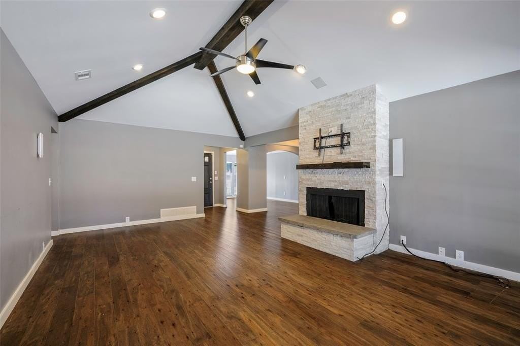 2412 Ables Dr - Photo 2 of 16