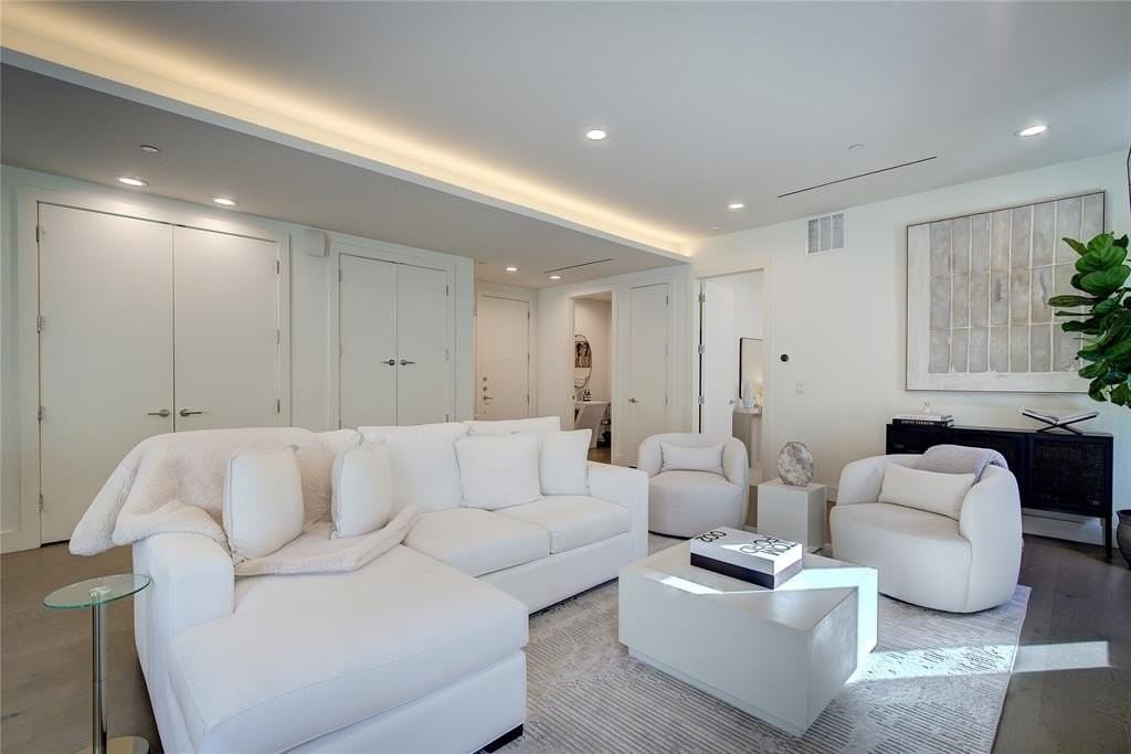 3923 Cole Ave #103 - Photo 4 of 40