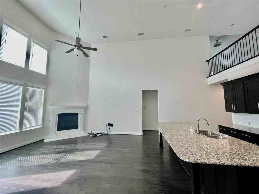 507 Stone Oak Ln - Photo 4 of 38