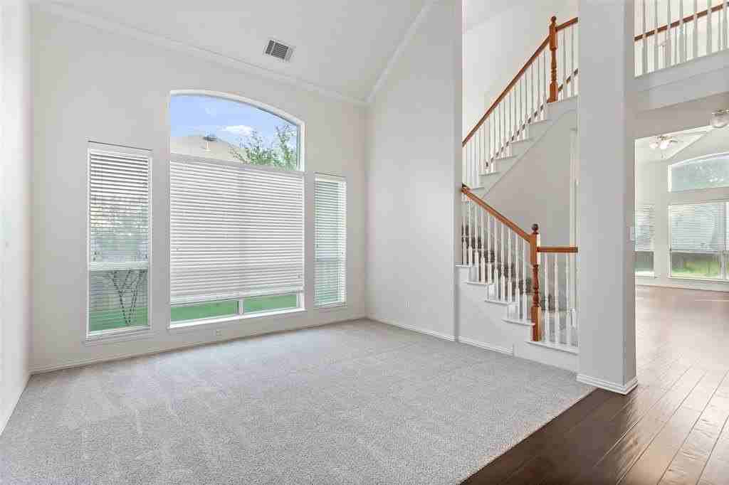 915 Falcon Trl - Photo 5 of 40