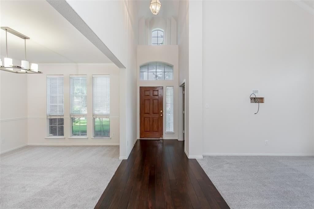 915 Falcon Trl - Photo 7 of 40