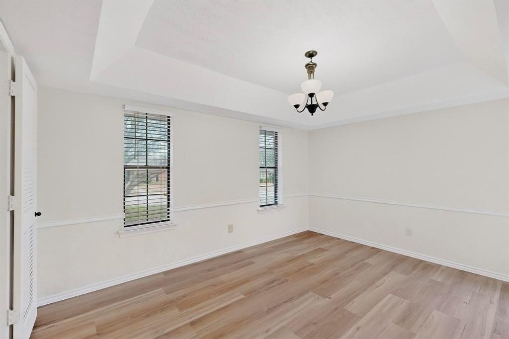 1910 Glen Hill Dr - Photo 4 of 35