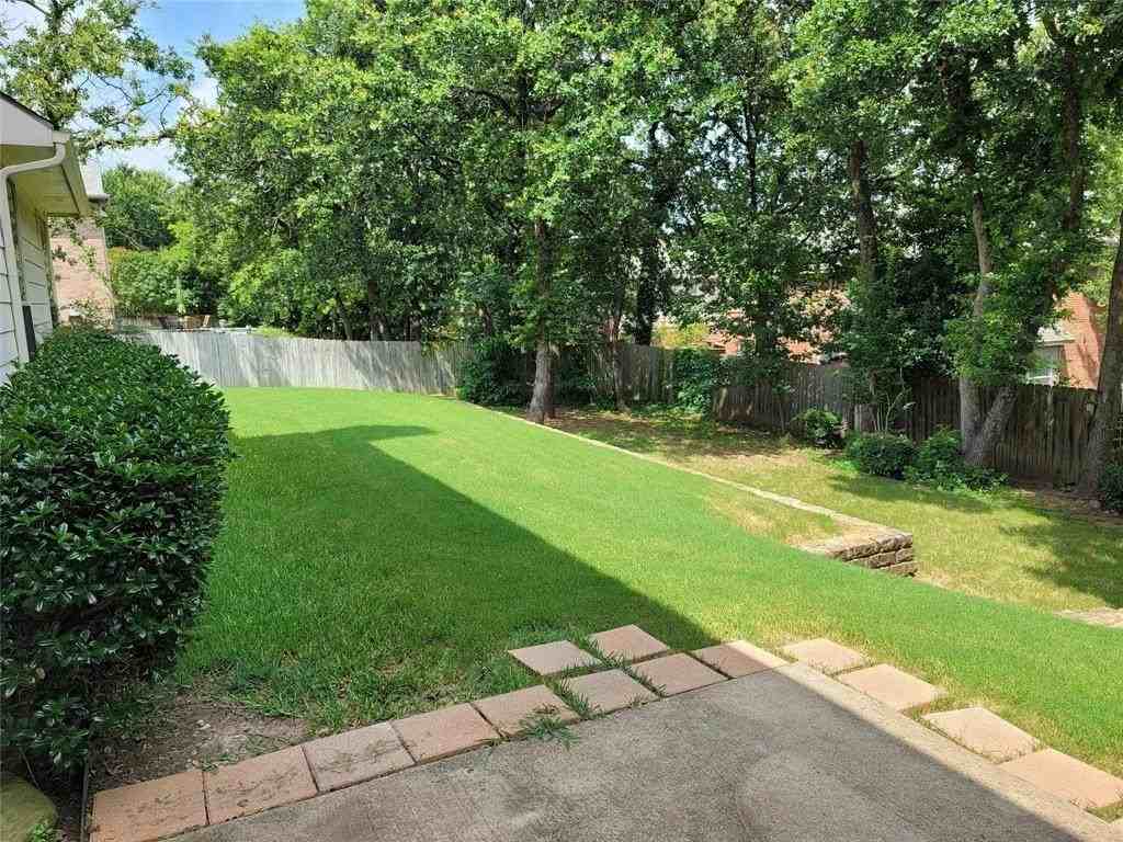 1404 Hummingbird Ct - Photo 6 of 21