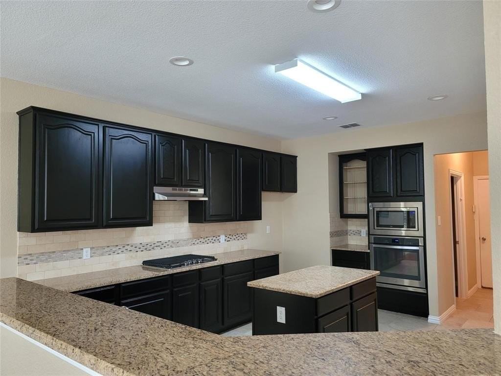 1404 Hummingbird Ct - Photo 3 of 21