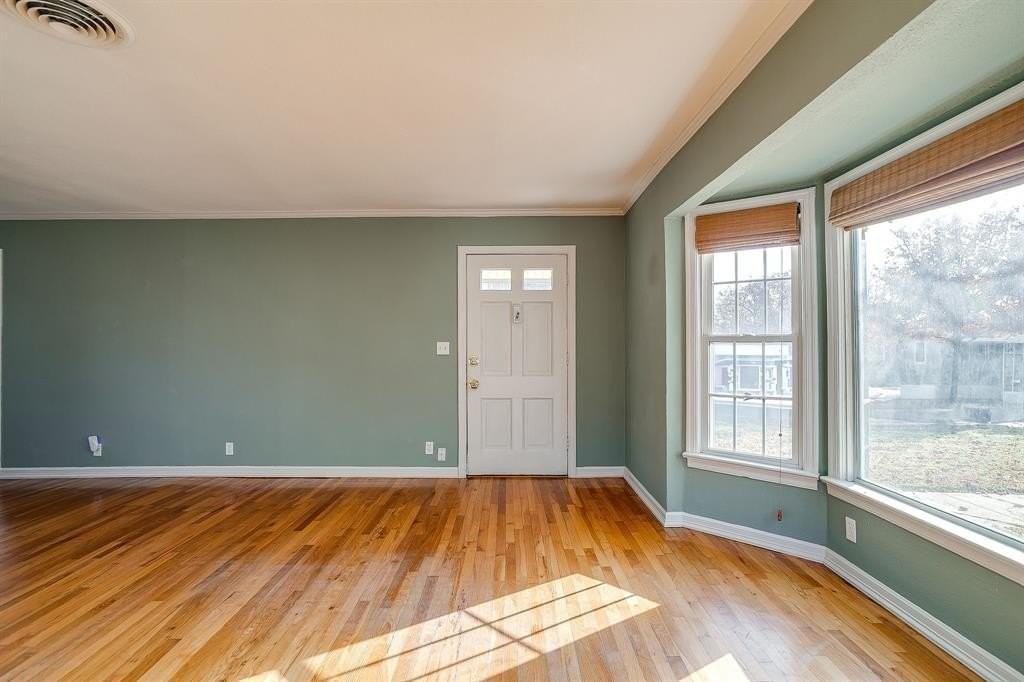 4412 Calmont Ave - Photo 4 of 32