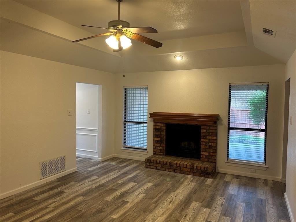 801 Summit Dr - Photo 4 of 22