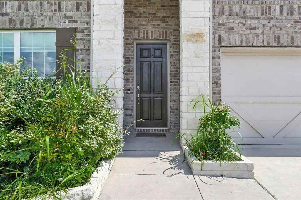 1104 Indianola Trl - Photo 2 of 27