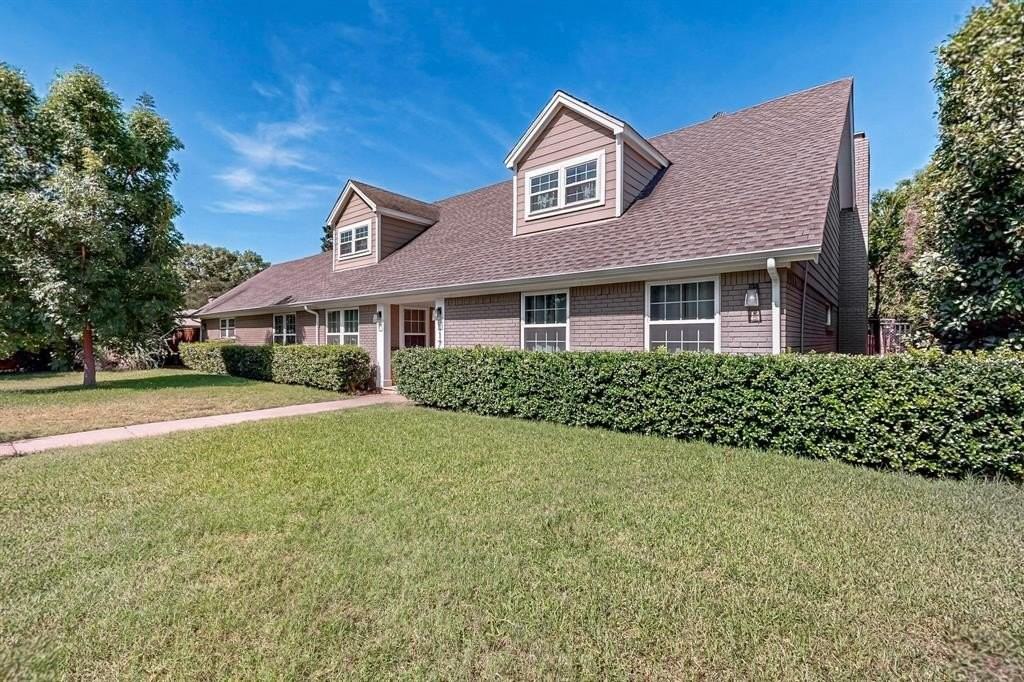 11717 Welch Rd - Photo 2 of 40