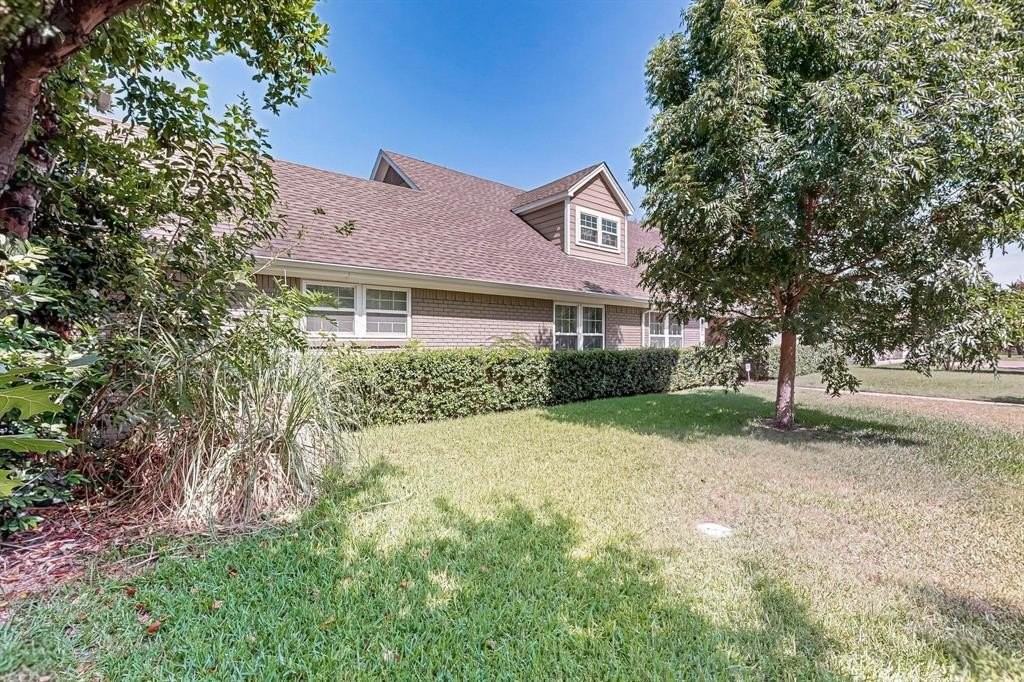 11717 Welch Rd - Photo 3 of 40