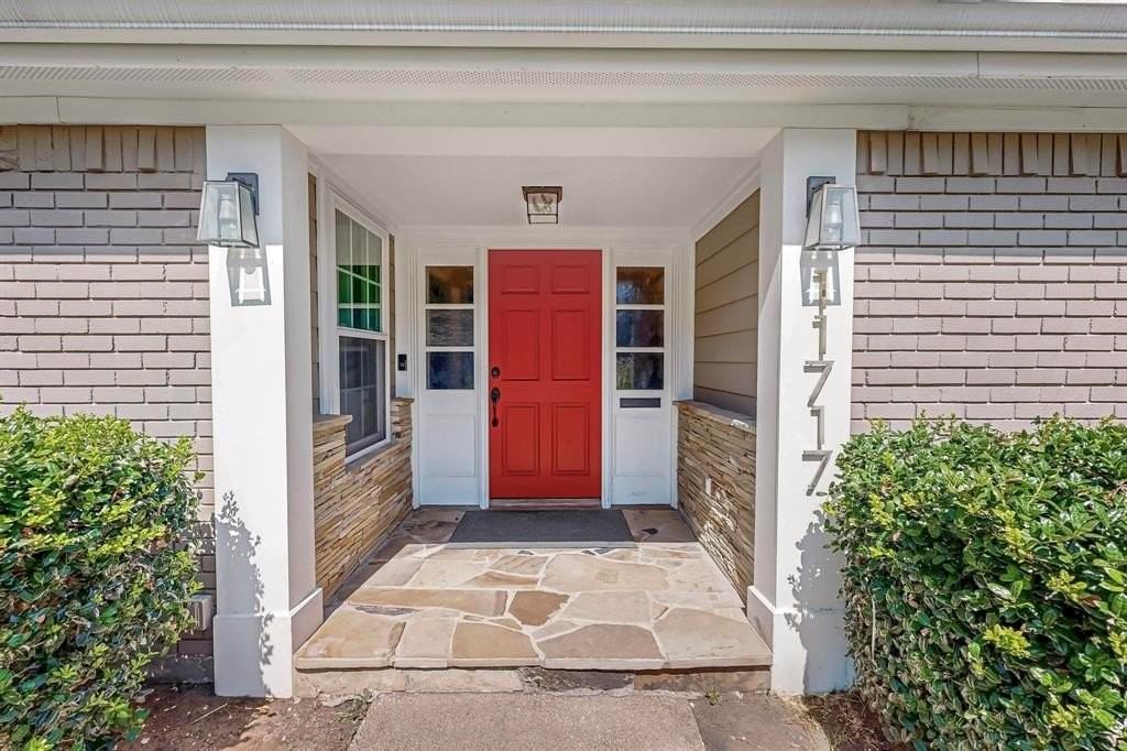 11717 Welch Rd - Photo 4 of 40