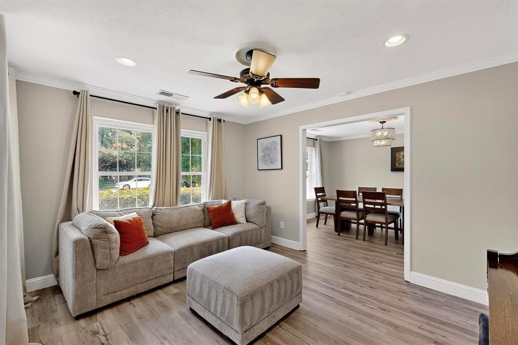 11717 Welch Rd - Photo 5 of 40