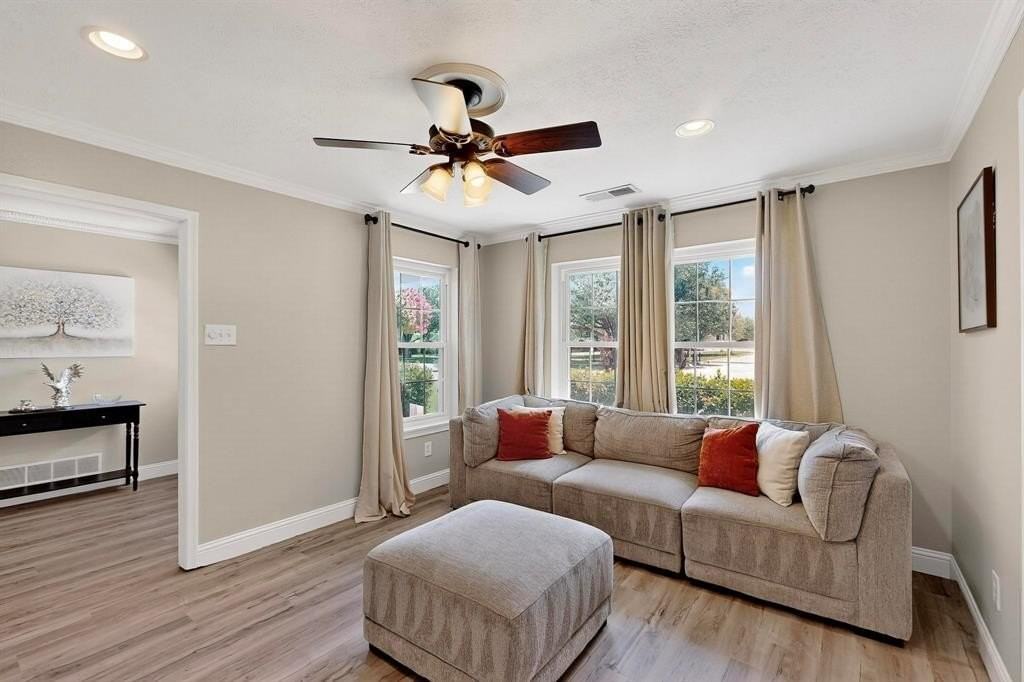 11717 Welch Rd - Photo 6 of 40