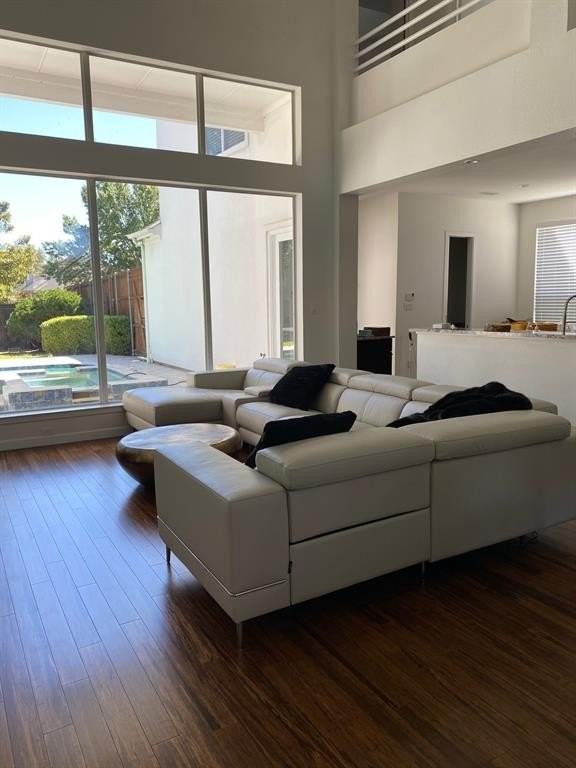 4008 Naples Dr - Photo 4 of 15