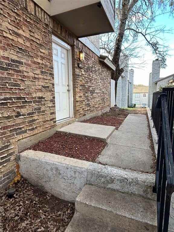 6024 Stoneybrook Dr - Photo 4 of 12