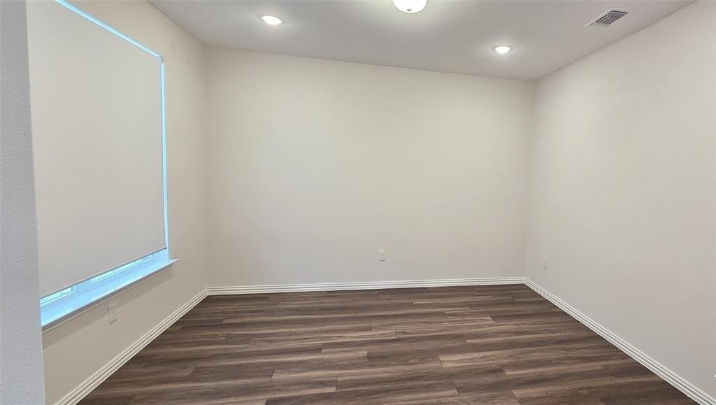 916 Elizabeth St - Photo 6 of 31