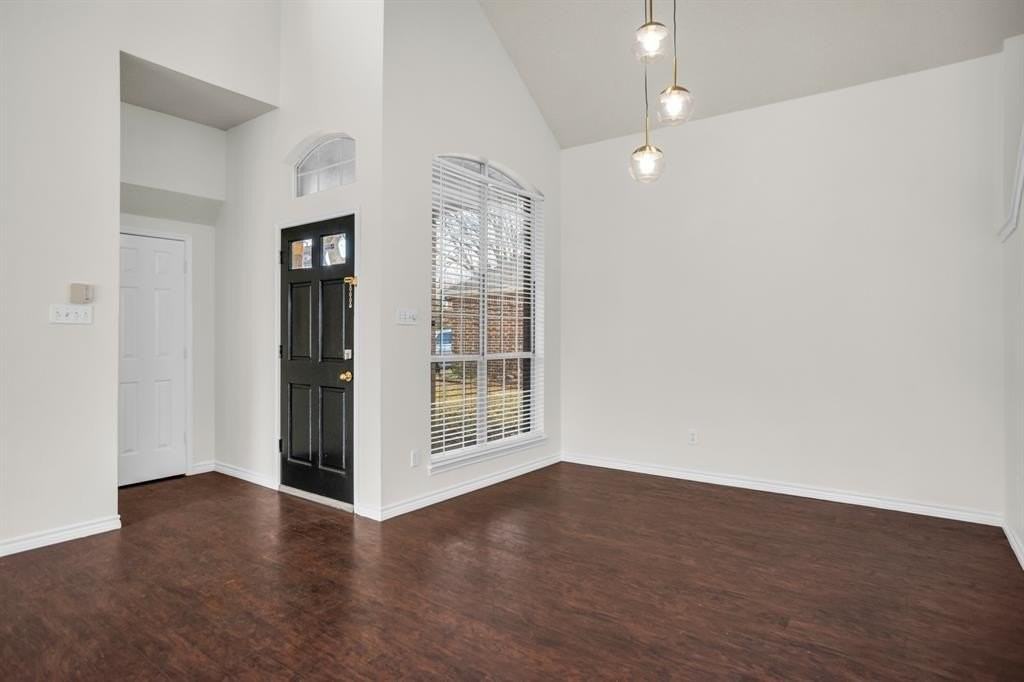 2952 Crystal Springs Ln - Photo 3 of 32