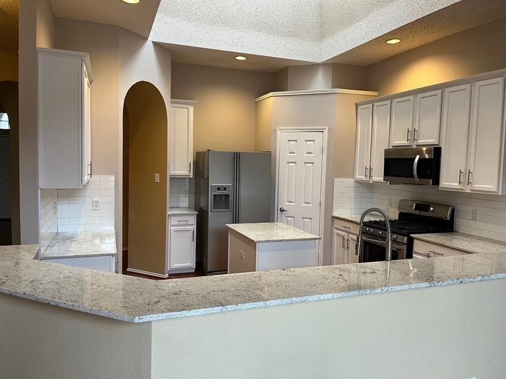 10004 Belfort Dr - Photo 3 of 16