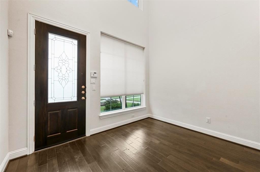 4925 Mckinney Hollow Dr - Photo 4 of 40