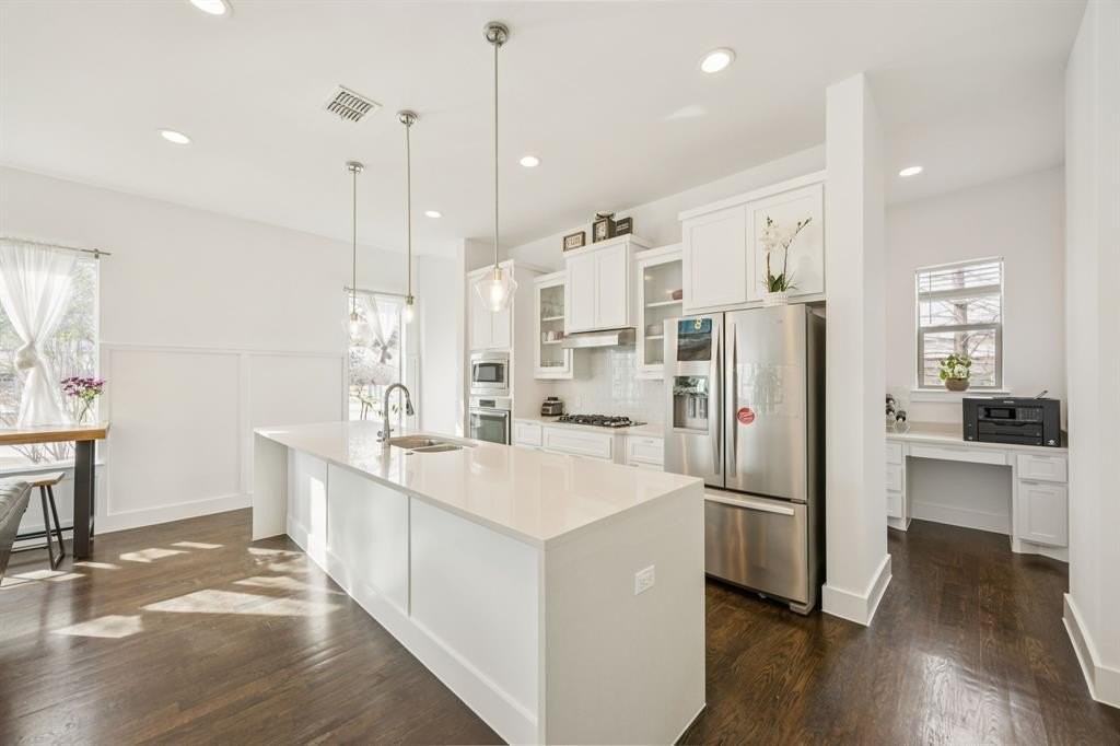 3002 Zenia Dr - Photo 2 of 33