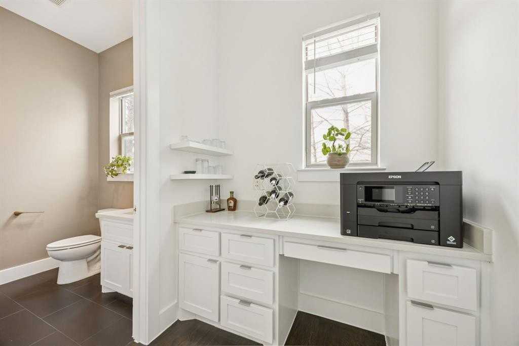 3002 Zenia Dr - Photo 3 of 33