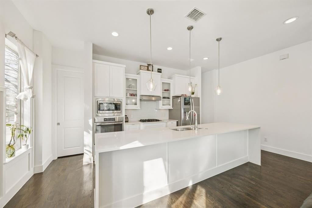 3002 Zenia Dr - Photo 5 of 33