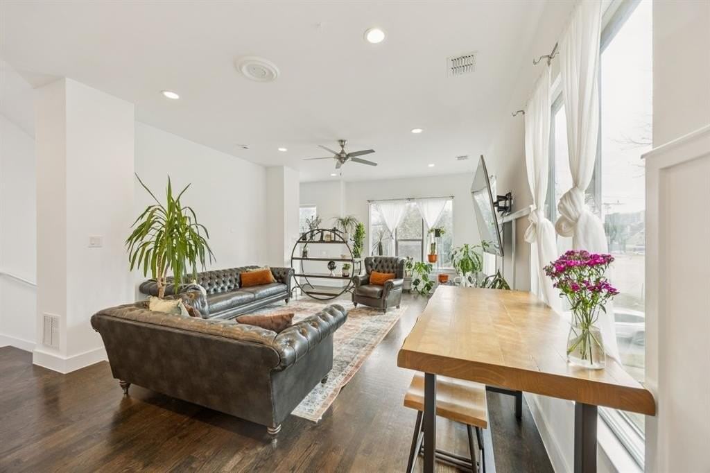 3002 Zenia Dr - Photo 7 of 33