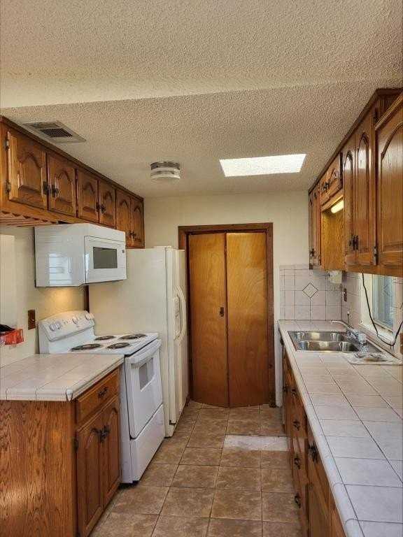 10081 Jacobs Ln - Photo 3 of 8