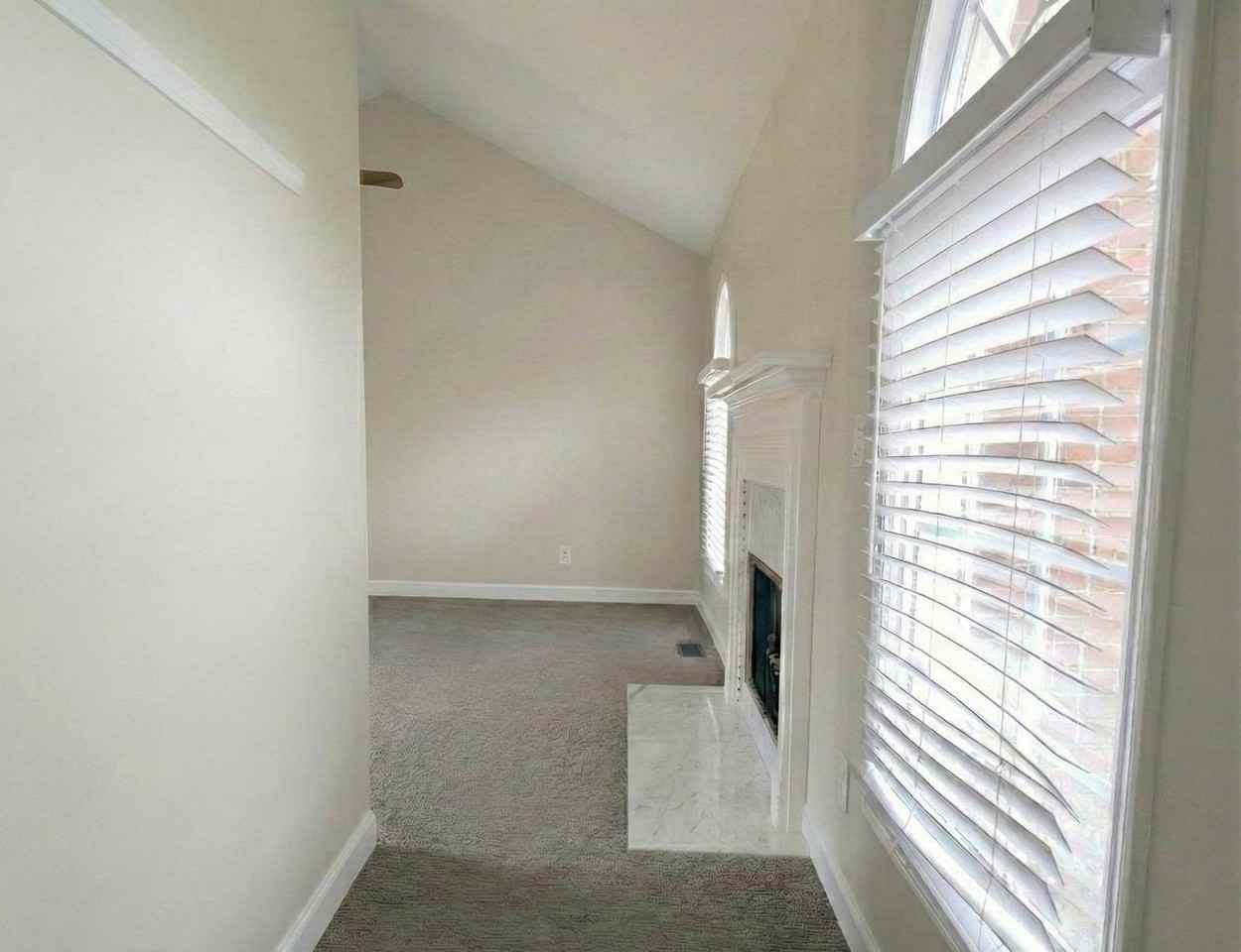 402 Laurel St - Photo 6 of 37