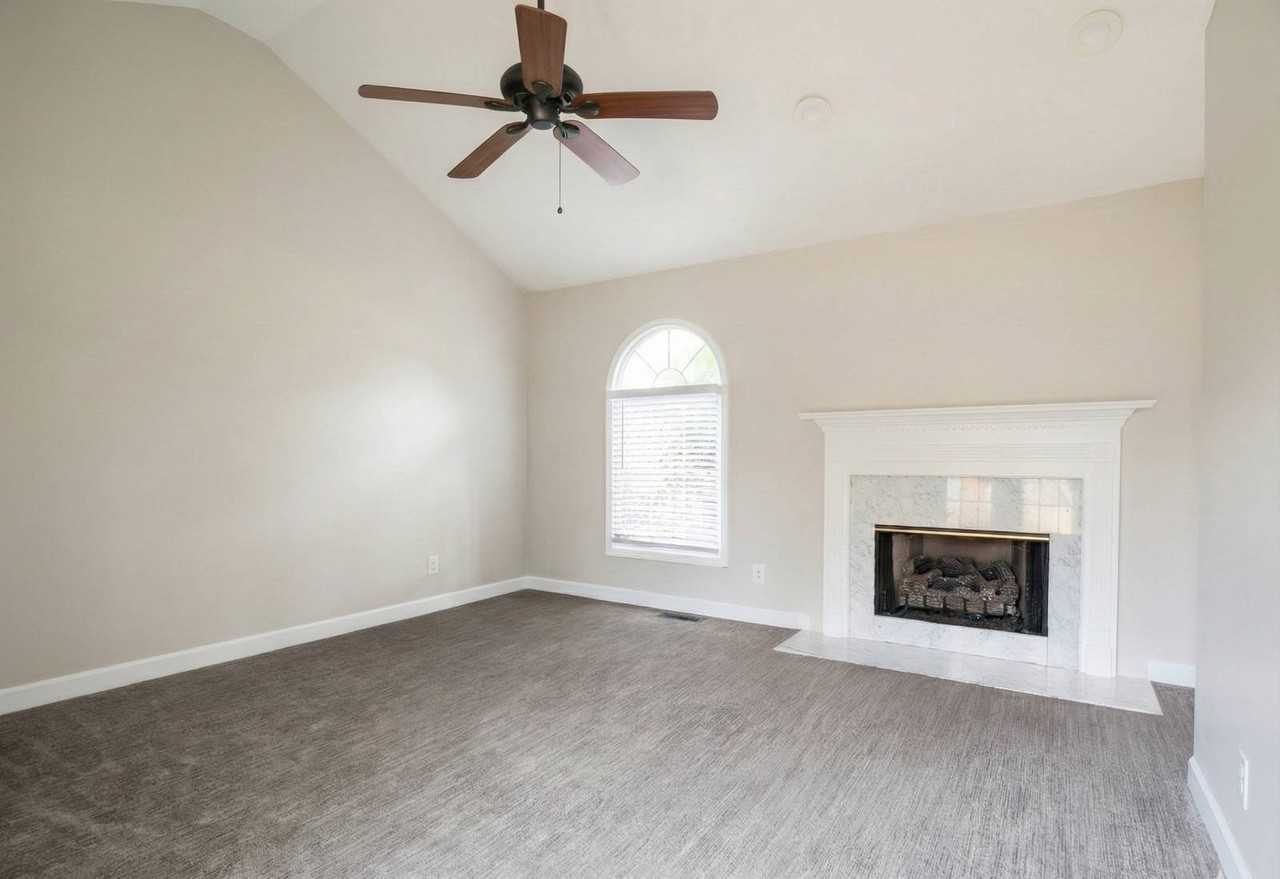 402 Laurel St - Photo 7 of 37