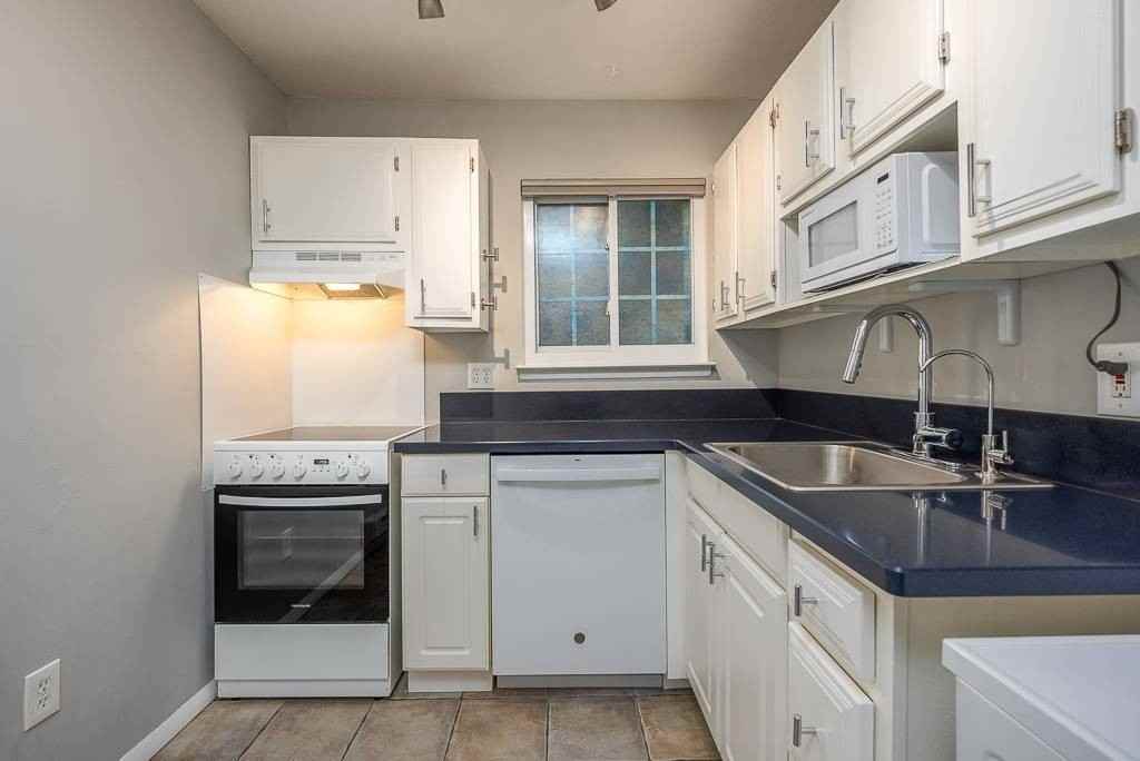 219 Fox Run Ln - Photo 3 of 20