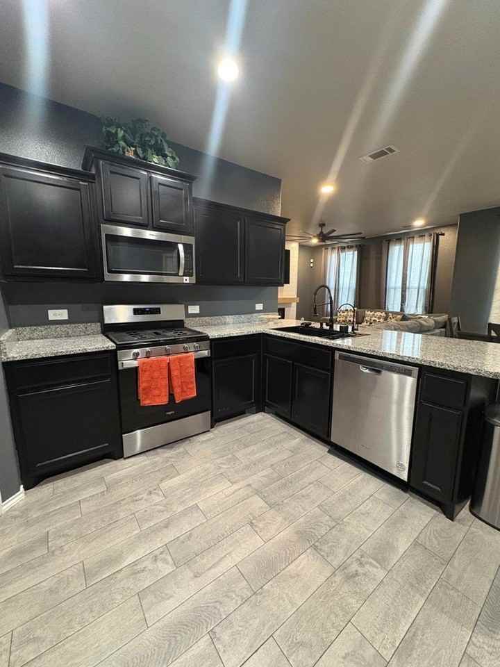 2027 Ebbets Dr - Photo 3 of 14