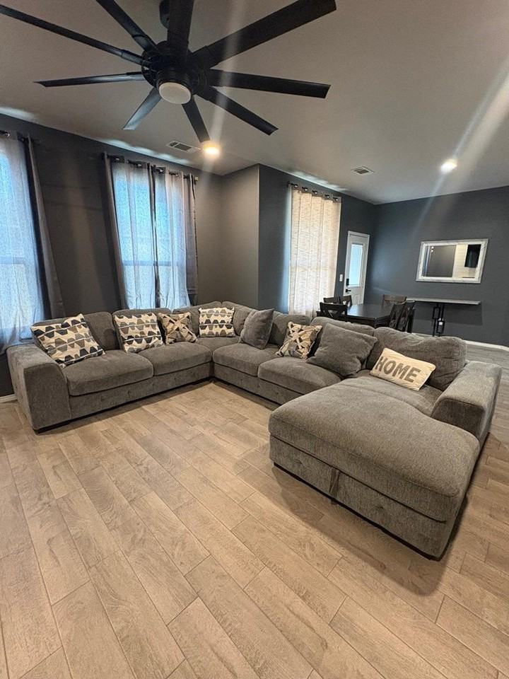 2027 Ebbets Dr - Photo 5 of 14