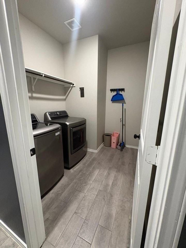 2027 Ebbets Dr - Photo 7 of 14